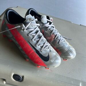 Nike Soccer Cleats Size 5.5